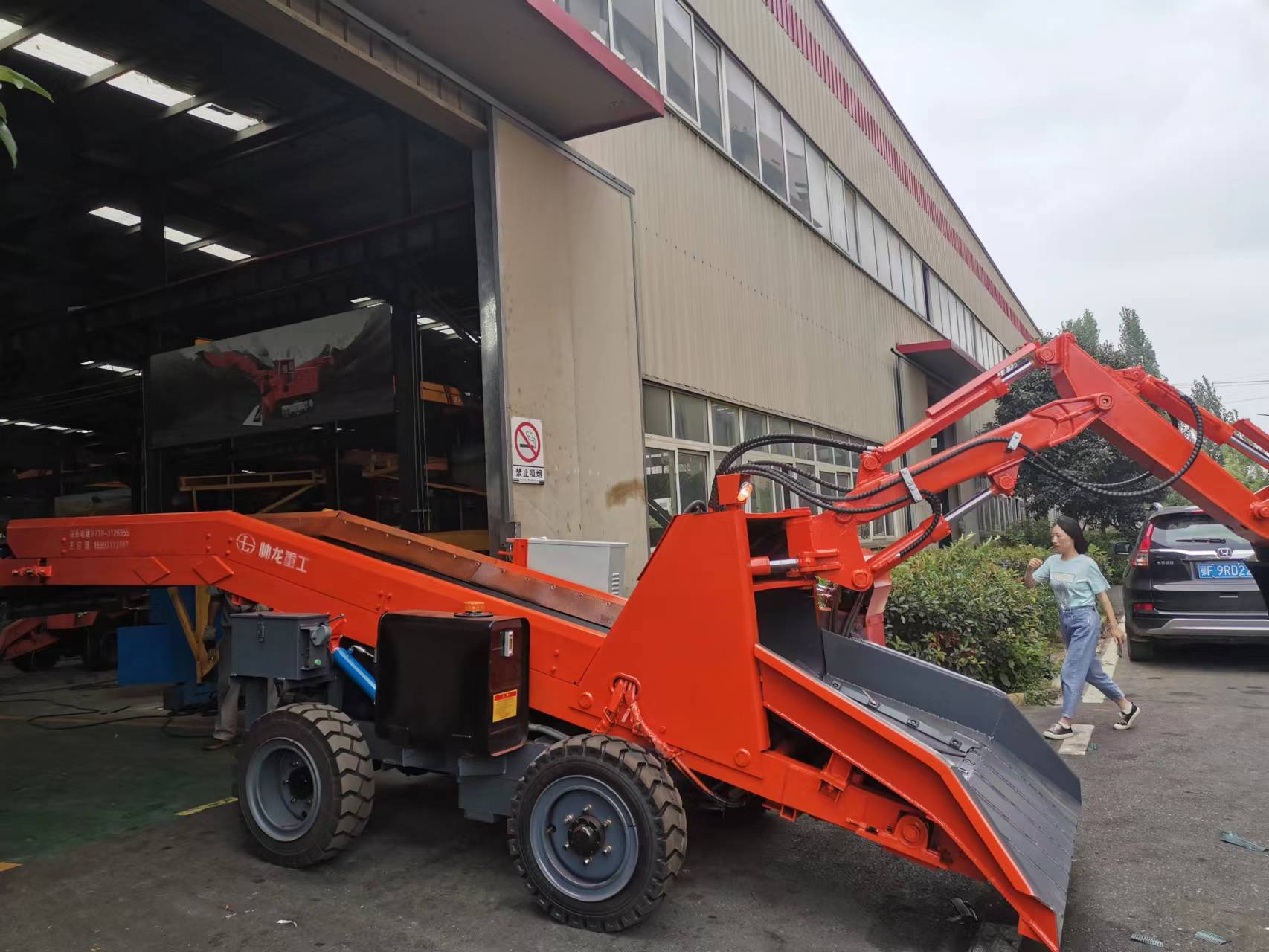 輪式扒渣機、刮板扒渣機的控制手柄都有哪些功能？